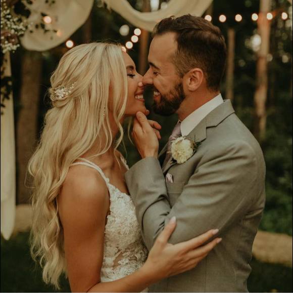 Meet your Posher, Whitney - Picture 1 of 1